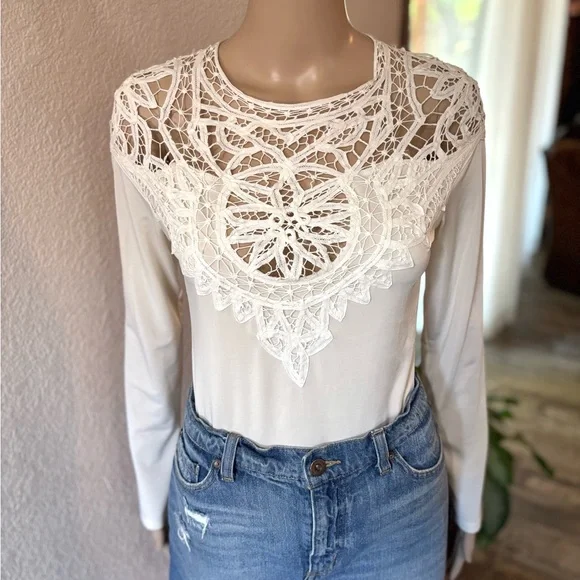 FOR LOVE & LEMONS ‘Penelope Open Back Crochet Bodysuit’ in Ivory - Picture 2 of 13